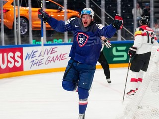 Tim Bozon sa teší po strelenom góle v zápase Francúzsko - Rakúsko na MS v hokeji 2023.