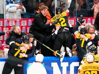 Hokejisti Nemecka prvýkrát v histórii postúpili do finále MS. 