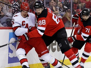 Fotka zo zápasu New Jersey Devils - Carolina Hurricanes.