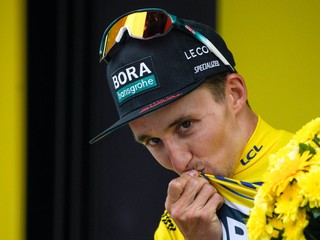 Austrálsky cyklista Jai Hindley v žltom drese pre lídra Tour de France. 