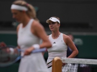 Ukrajinská tenistka Jelina Svitolinová (vpravo) a Bieloruska Viktoria Azarenková.