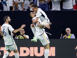 Lucas Vazquez (vpravo) a Joselu sa tešia z gólu. 