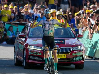 Wout Poels oslavuje svoje prvé etapové víťazstvo na Tour de France v kariére. 