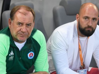 Tréner Slovana Bratislava Vladimír Weiss st. a generálny riaditeľ tímu Ivan Kmotrík ml.