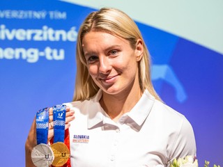 Viktória Forster so zlatou a striebornou medailou zo Svetových univerzitných hier 2023.
