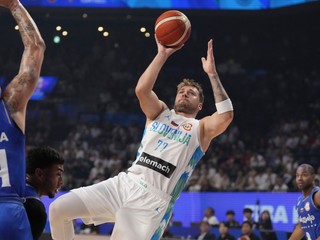 Luka Dončič v zápase Slovinsko - Venezuela na MS v basketbale 2023.