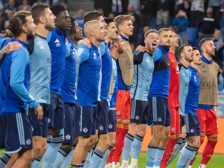 Futbalisti ŠK Slovan Bratislava po triumfe nad KÍ Klaksvík v zápase Európskej konferenčnej ligy.
