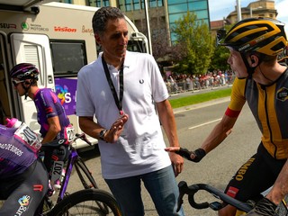 Dán Jonas Vingegaard a bývalý skvelý cyklista Miguel Indurain.