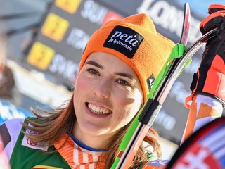 Petra Vlhová sa usmieva v cieli z tretieho miesta v obrovskom slalome Svetového pohára v rakúskom Söldene.