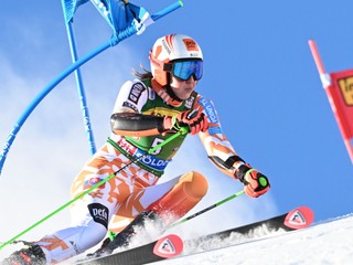 Petra Vlhová na trati prvého kola obrovského slalomu v Söldene.