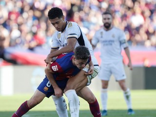 Gavi a Jude Bellingham v El Clásicu FC Barcelona - Real Madrid.