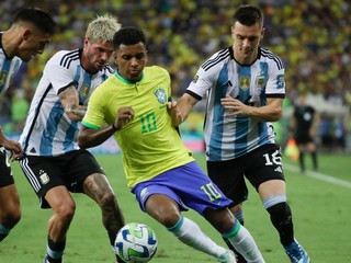 Fotka zo zápasu Brazília - Argentína.