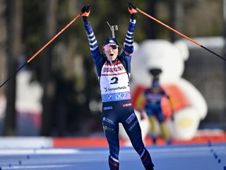 Justine Braisazová-Bouchetová sa teší z triumfu v Lenzerheide 2023.