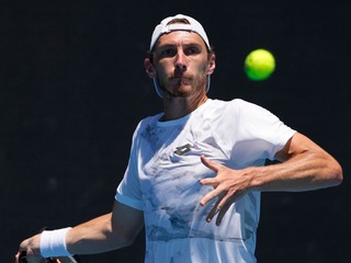 Slovenský tenista Lukáš Klein počas Australian Open 2024.