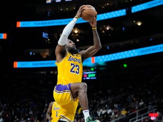 LeBron James v drese tímu NBA Los Angeles Lakers.