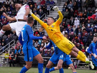 Momentka z prípravného zápasu USA - Slovinsko.