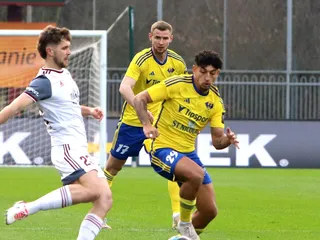 Zľava Mikuláš Bakaľa a Enzo Arevalo v zápase FK Železiarne Podbrezová - MFK Zemplín Michalovce.