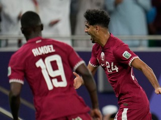 Katarský stredopoliar Jassem Gaber Abdulsallam oslavuje svoj gól v semifinále Ázijského pohára vo futbale Irán - Katar. 