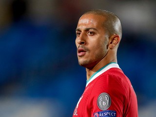 Thiago Alcantara v drese Liverpool FC.