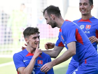 Tomáš Rigo oslavuje gól pri debute v drese Slovenska.
