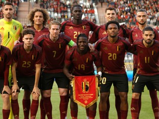 Belgickí futbalisti pózujú pred zápasom s Čiernou Horou v príprave na EURO 2024.