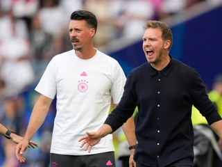 Tréner Julian Nagelsmann (vpravo) a Sandro Wagner počas EURO 2024.