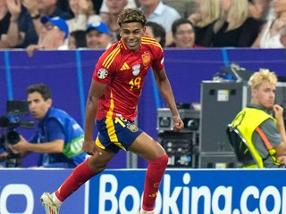 Lamine Yamal sa teší po strelenom góle v zápase Španielsko - Francúzsko v semifinále EURO 2024.