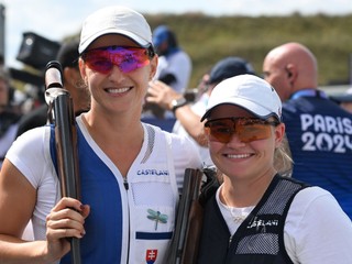 Slovenské strelkyne Danka Barteková (vľavo) a Vanesa Hocková počas finále skeetu na OH v Paríži.
