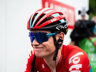 Belgický cyklista Lennert Van Eetvelt v drese tímu Lotto.