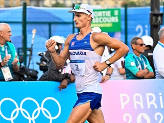 Slovenský chodec Dominik Černý na trati počas chôdze mužov na 20 km.