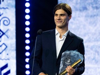 Juraj Slafkovský získal hlavnú cenu Hokejista roka 2024.