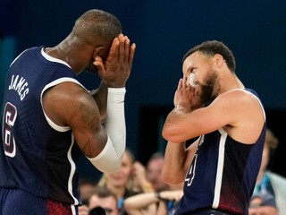 LeBron James (6) a Stephen Curry (4).