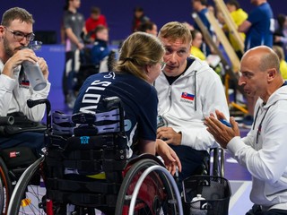 Tréner Martin Gabko, slovenskí reprezentanti v bocci Róbert Mezík (BC2), Tomáš Král (BC1) a Eliška Jankechová (BC2).