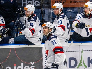 Gólová radosť hráčov HC Slovan Bratislava počas zápasu 1. kola Tipos extraligy HC Slovan Bratislava - HC Mikron Nové Zámky.