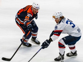 Liam Pecararo (Slovan) a Jakub Meliško (Michalovce).