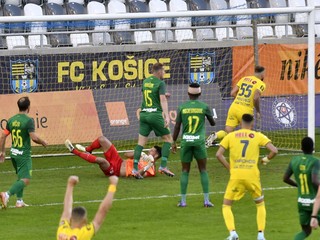 Žan Medved strieľa prvý gól v zápase FC Košice - MŠK Žilina v 8. kole Niké ligy.