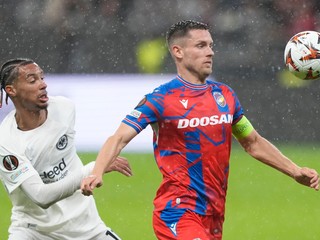 Svetozár Markovič a Hugo Ekitike.