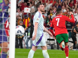 Cristiano Ronaldo sa teší z gólu v zápase Portugalsko - Škótsko v Lige národov.