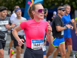 Ivona Fialková beží maratón počas bežeckých pretekov 101. ročníka Medzinárodného maratónu mieru v Košiciach.