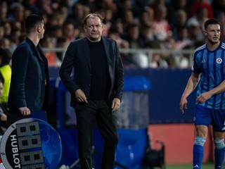 Tréner Vladimír Weiss st. počas zápasu Girona - Slovan Bratislava.