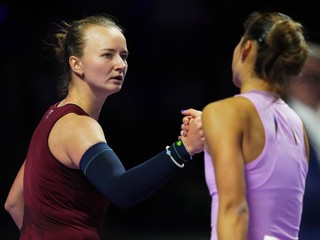 Barbora Krejcikova a Qinwen Zheng