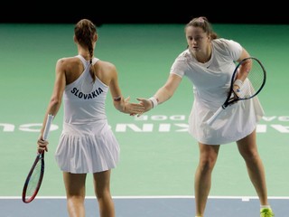 Viktória Hrunčáková/Tereza Mihalíková vs. Olivia Nichollsová/Heather Watsonová: ONLINE štvorhra v semifinále Billie Jean King Cupu 2024.