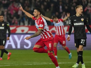 Rade Krunič sa teší po strelenom góle v zápase Crvena zvezda Belehrad - VfB Stuttgart v 5. kole ligovej fázy Ligy majstrov.