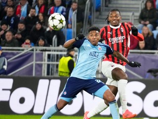 Cesar Blackman v súboji s Rafaelom Leaom.