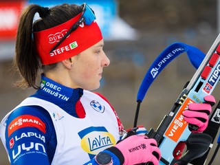 Zuzana Remeňová počas miešanej štafety dvojíc v Kontiolahti. 