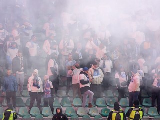 Fanúšikovia ŠK Slovan Bratislava v zápase 17. kola futbalovej Niké ligy medzi MŠK Žilina - ŠK Slovan Bratislava.