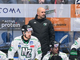 Tréner HC Nové Zámky Miloš Holaň počas 33. kola Tipos extraligy HC Slovan Bratislava - HC Nové Zámky.