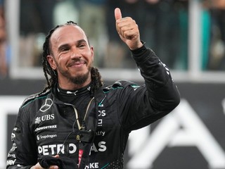 Lewis Hamilton sa po Veľkej cene Abú Zabí 2024 rozlúčil s tímom Mercedes.