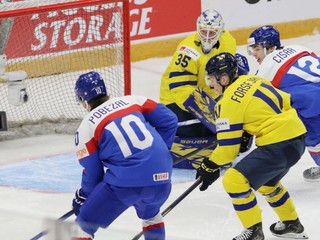 Tomas Pobežal (vľavo) a Peter Cisár (vpravo) v zápase Slovensko - Švédsko na MS U20 2025