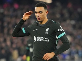 Trent Alexander-Arnold sa teší po strelenom góle v zápase Premier League West Ham United - Liverpool FC.